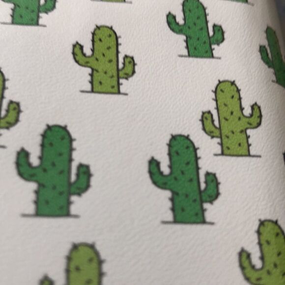 NWT Lucky 🍀 Cacti 🌵 Vegan 🌱 Zip Wallet 12 card inserts zip coin Secure! - Picture 17 of 17